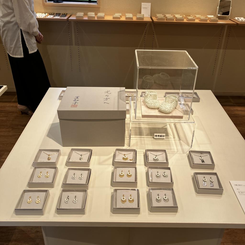 終了しました】「ガラスのアクセサリー展」開催（2025/07） | 秋田市 